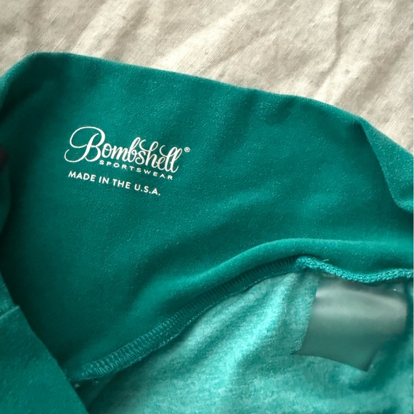 Bombshell Sportswear green slight hombre Athletic Shorts Set. - Picture 5 of 5